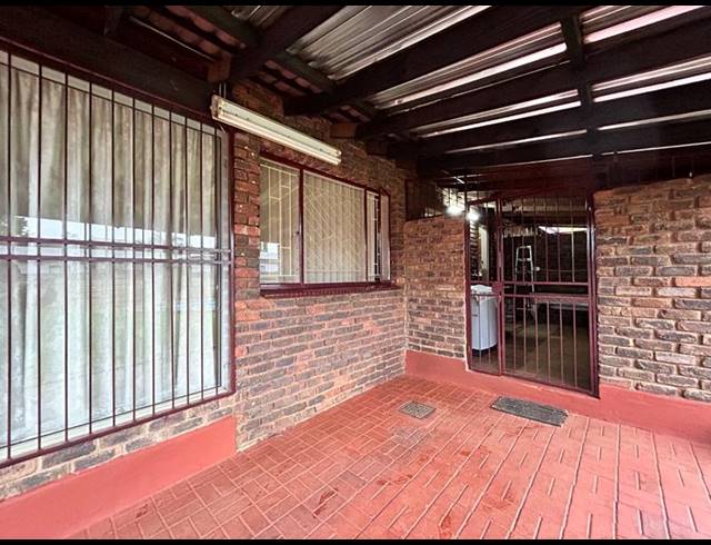 3 BEDROOM HOUSE FOR SALE IN THE ORCHARDS